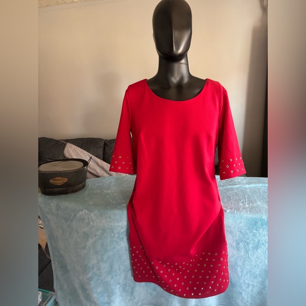 Luxology Red Tunic with Gold Accents